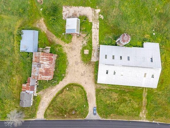 4th image of 697 Sokokis Avenue