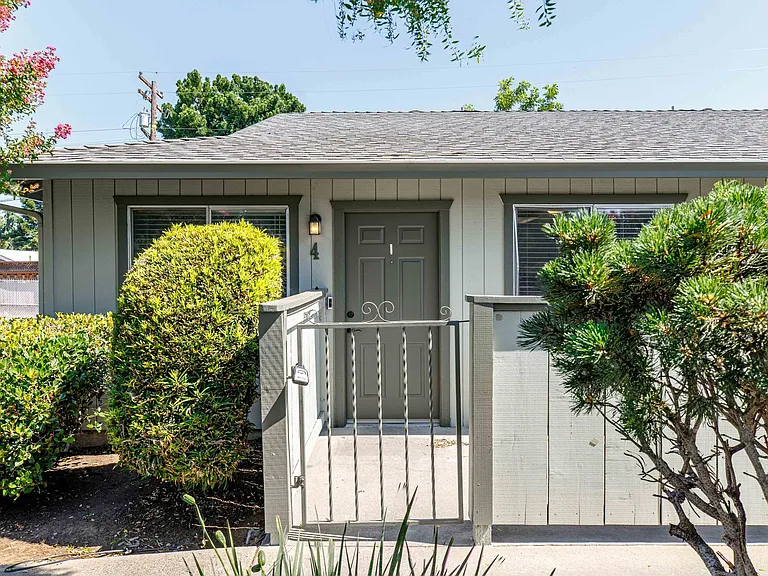 1229 W Roseburg Ave — Photo 14