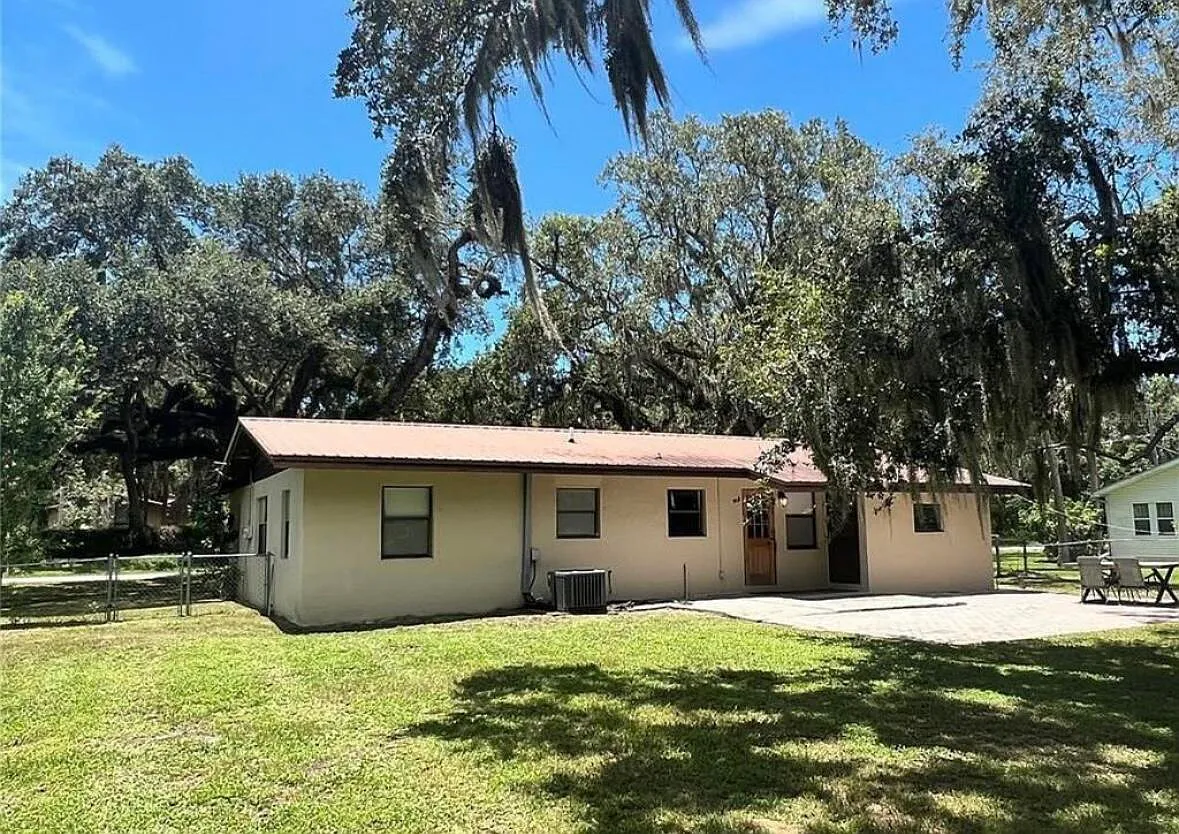4 bed, 2.0 bath, 1376 sqft, $2,550 — Photo 4