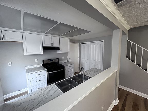 3rd image of 1460 Kendall Dr Unit 1