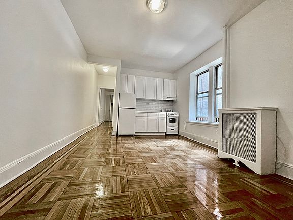 2nd image of 187 Pinehurst Ave APT 1E