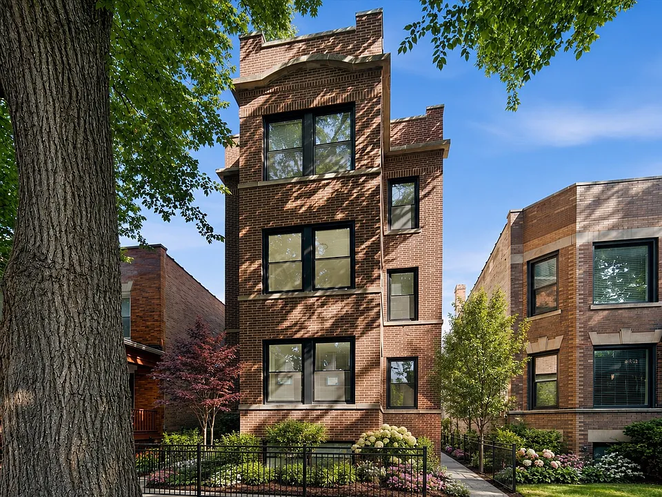 2442 W Wilson Ave #3