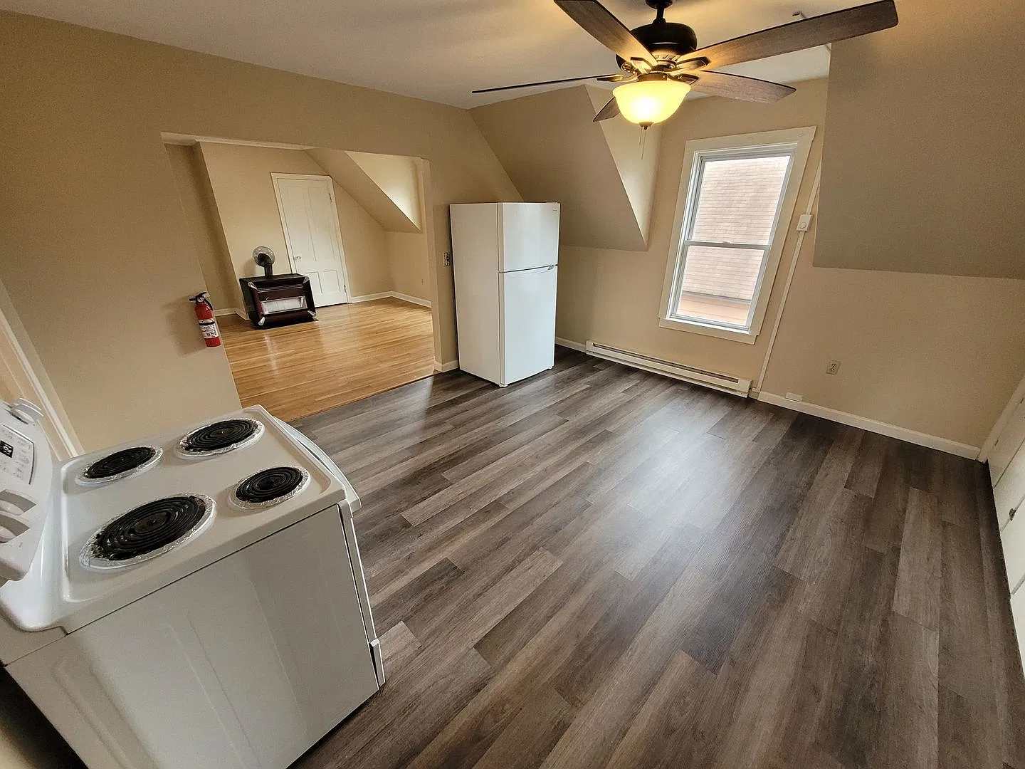 $2100 - 3 Bed / 1 Bath Apartment in West Manchester's Rimmon Heights with a Three Season Balcony! — Photo 2