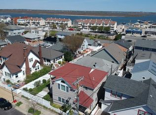 711 W Walnut St, Long Beach, NY 11561