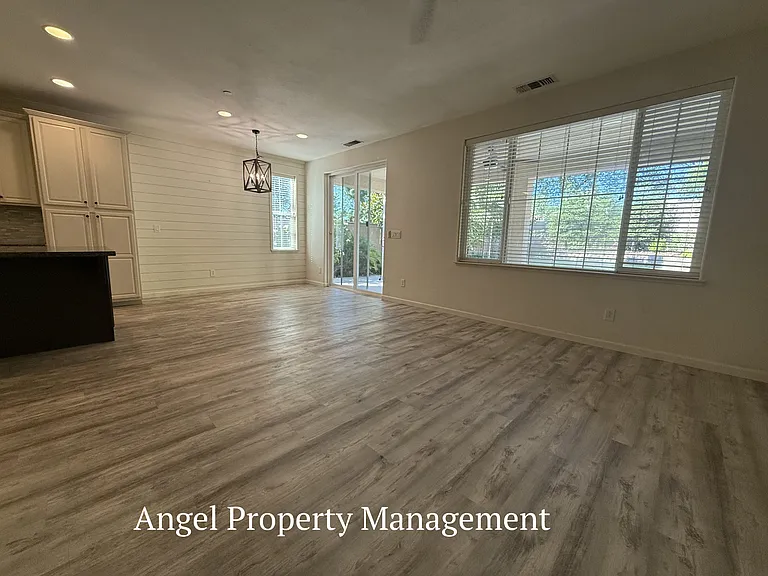128 Dowd Ct — Photo 25