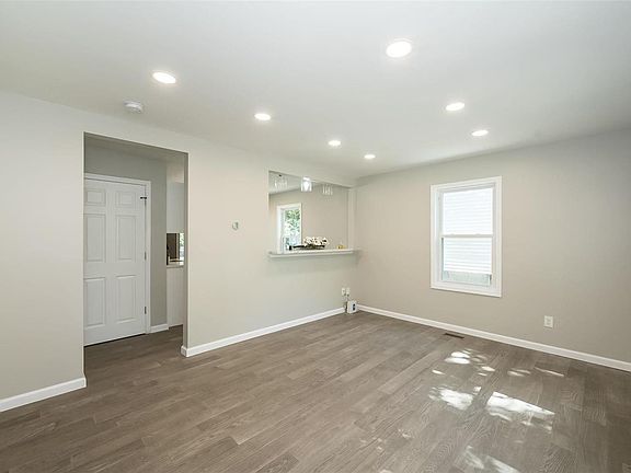 4th image of 1425 Brock St
