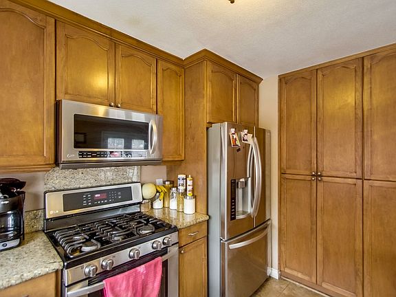 4th image of 2075 Bluehaven Ct