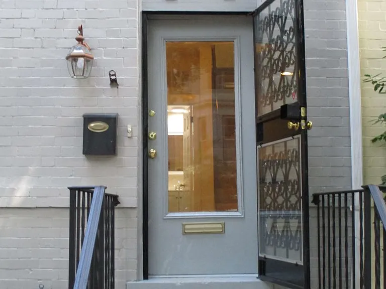 3035 Cambridge Pl NW — Photo 3