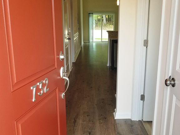 3rd image of 732 Pebblebranch Ln