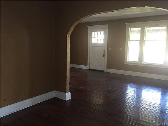 3rd image of 27 Midway Ave