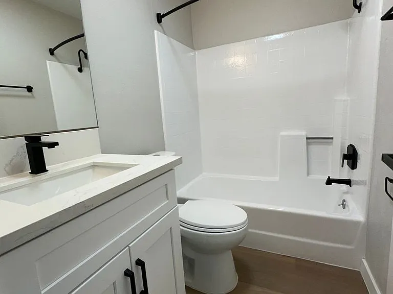 1400 Venice Blvd.- Modern Living in the Heart of Venice Renovated 2 Bedroom Units — Photo 41