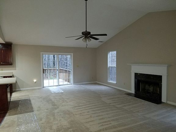 Family Room w/fireplace