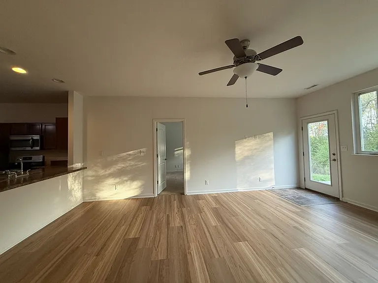 3209 Jasmine Ct — Photo 8