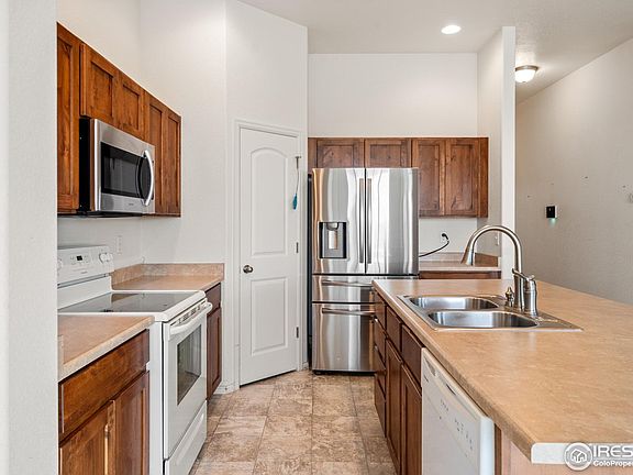 4th image of 904 W Union Ave