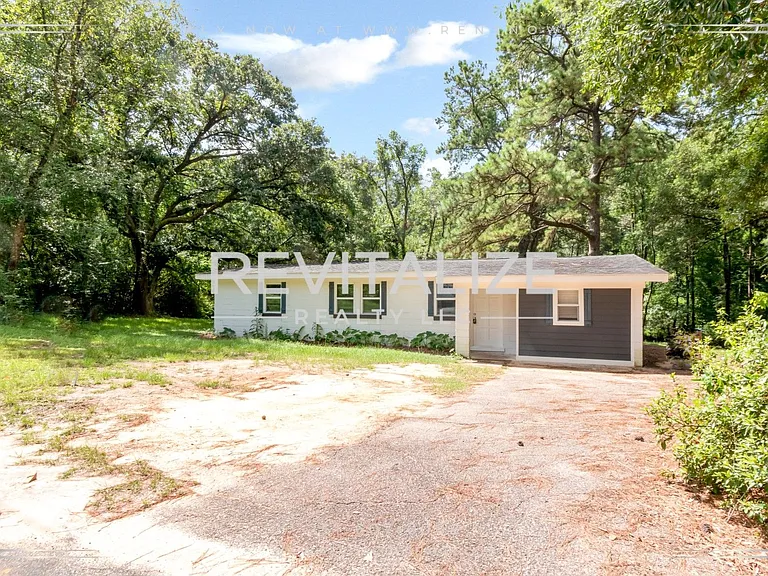 2365 Sybel Dr — Photo 3