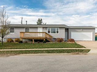 1815 Highland Rd, Ely, IA 52227