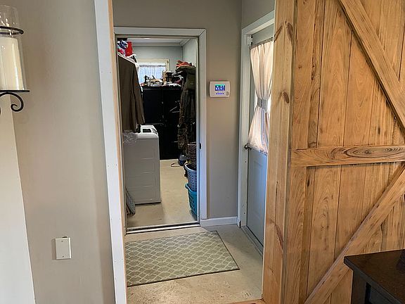 5th image of 308 Montrose Ave