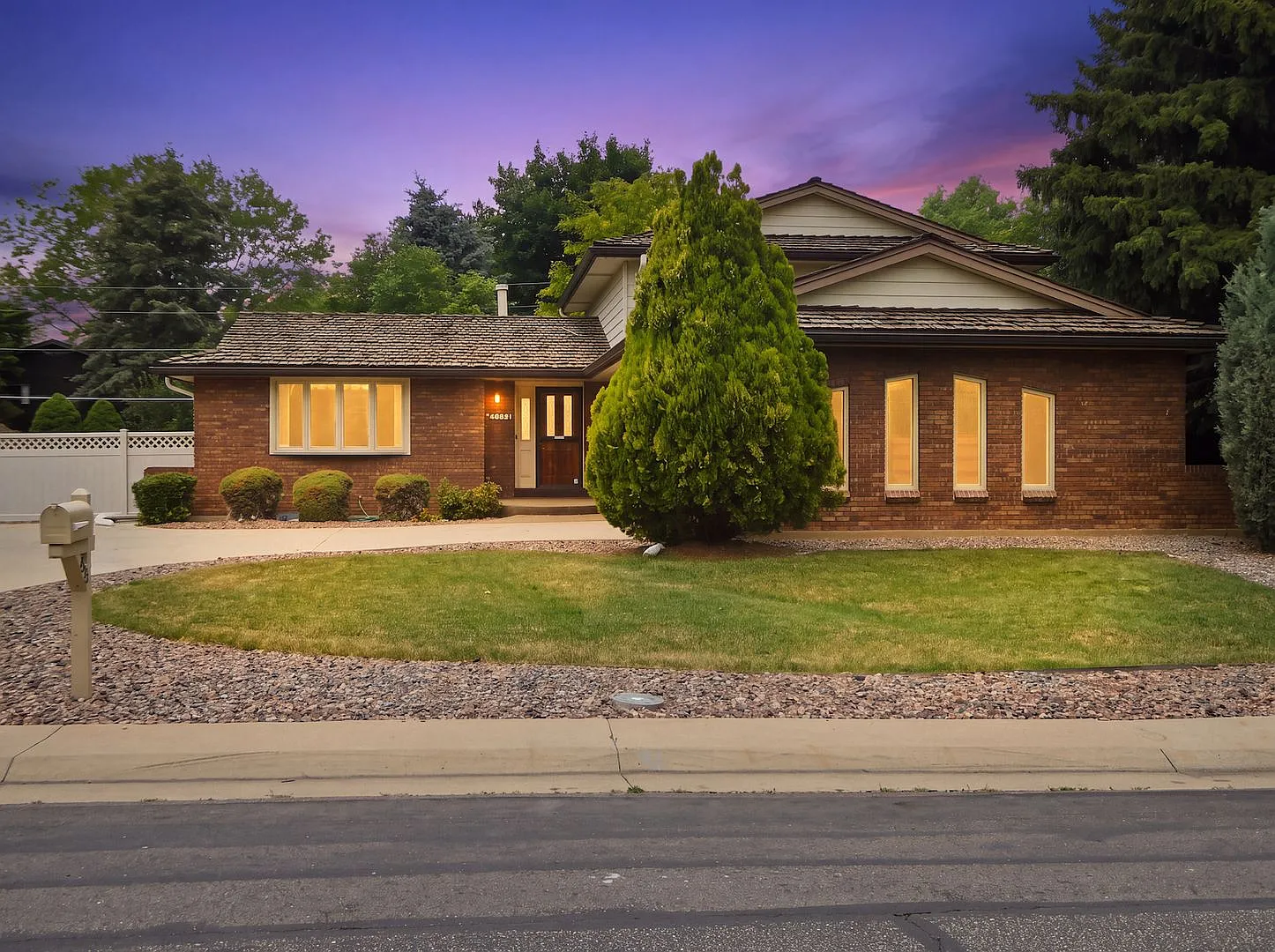 3+ bed/2-1/2 bath home in Arvada — Photo 2