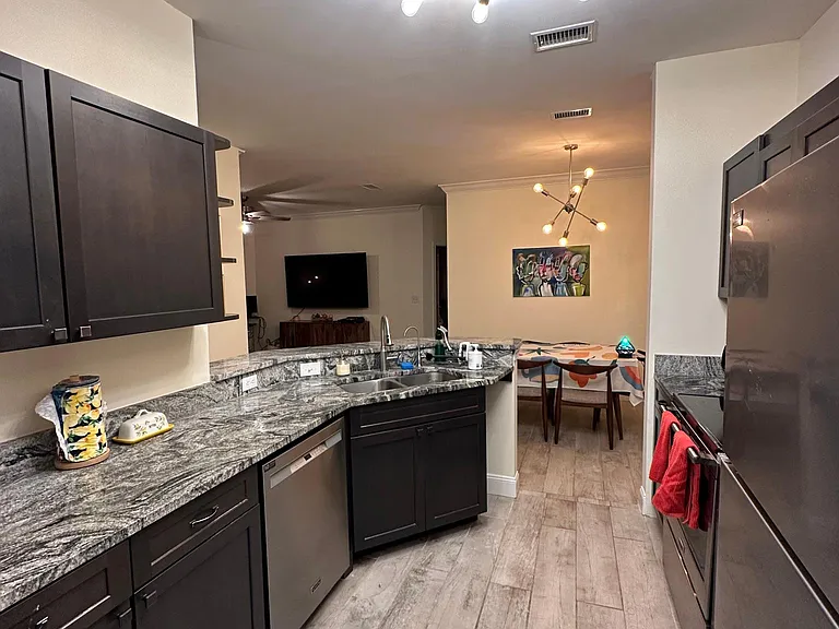 10000 Gate Pkwy N #2023 — Photo 12
