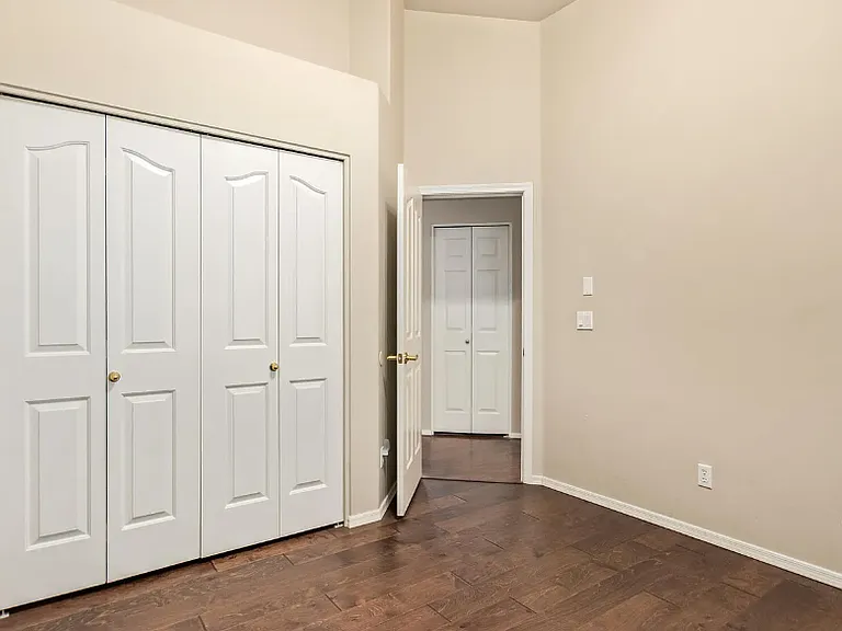 517 S Paradise Dr — Photo 19