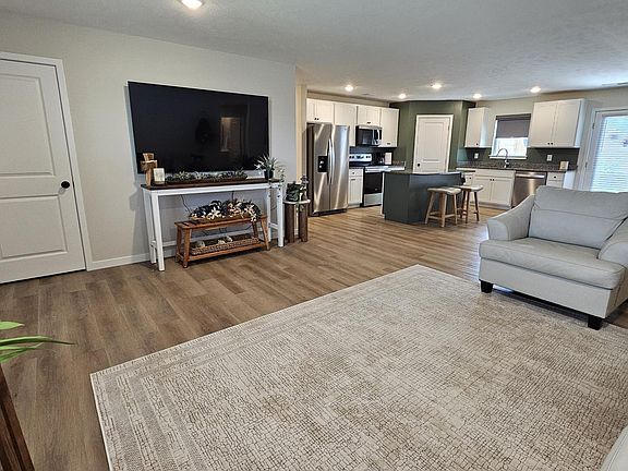 2nd image of 4727 White Spruce Ln