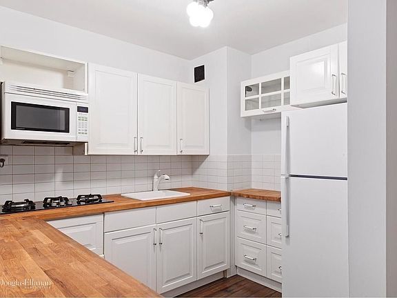 3rd image of 139 E 33rd St APT 10H