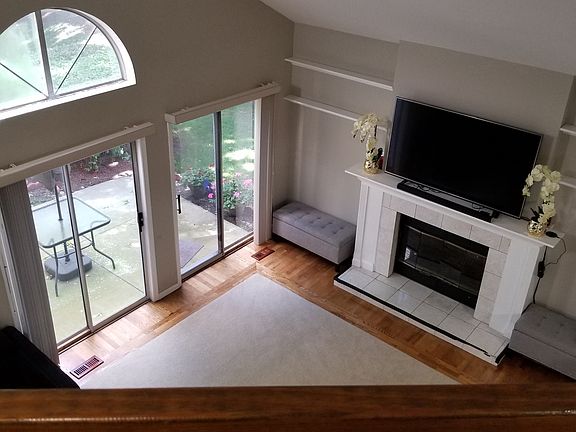 3rd image of 340 W Ivy Ln #1B