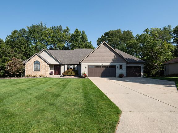 2nd image of 319 Blue Isle Dr