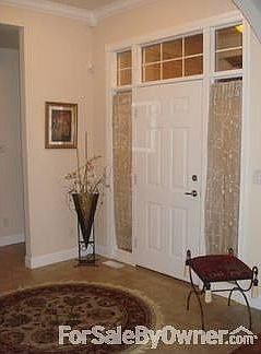 Foyer : Crown molding