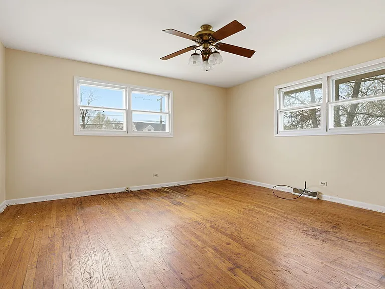 155 E Madison St — Photo 22