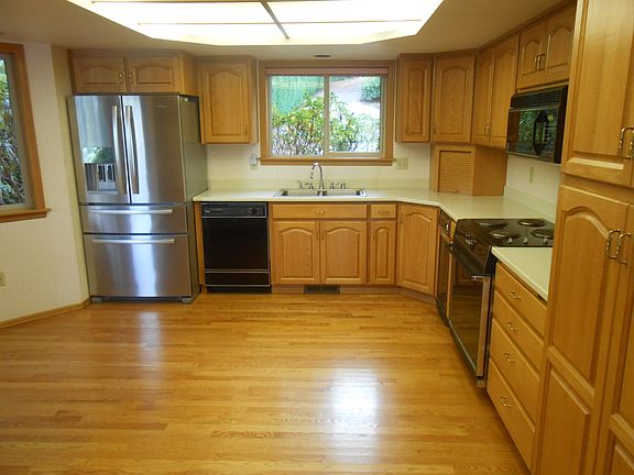 4th image of 3320 Cabrini Dr NW
