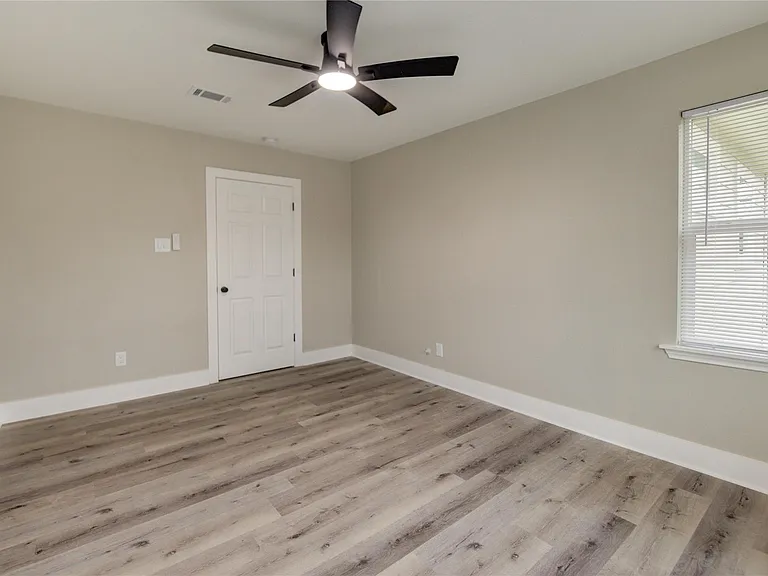 6603 1/2 Narcissus St — Photo 9