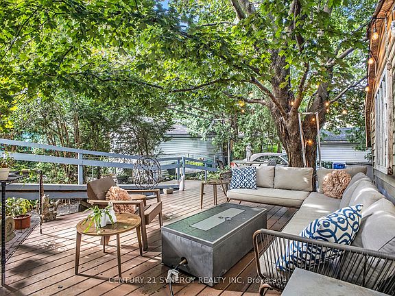 5th image of 327 Richelieu Ave