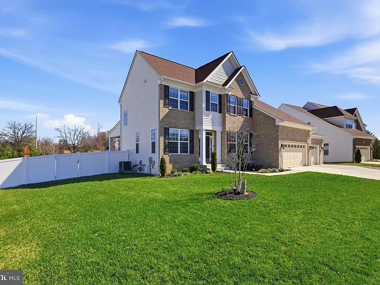 6702 Savannah Dr — Photo 3