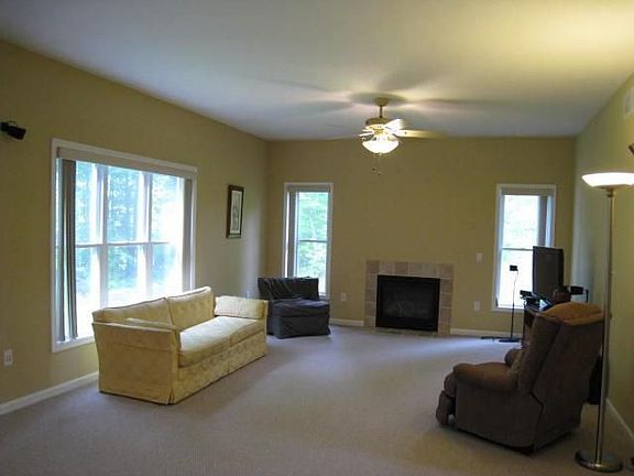 4th image of 20 Adrianna Dr