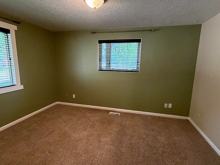2920 N Pauley Dr — Photo 12