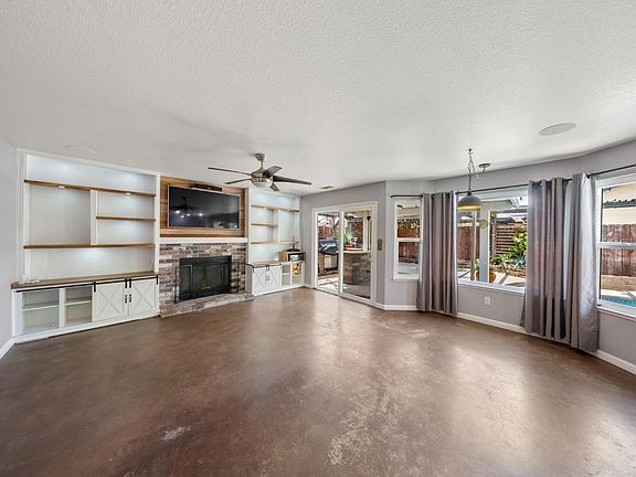 3rd image of 1071 Winters Dr