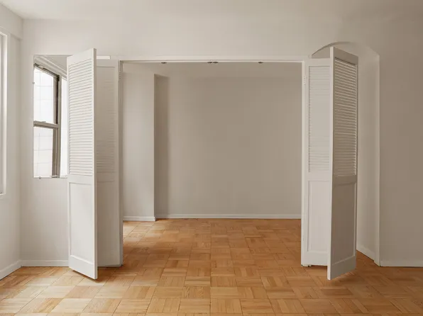 440 East 62nd Street image 4 of 7