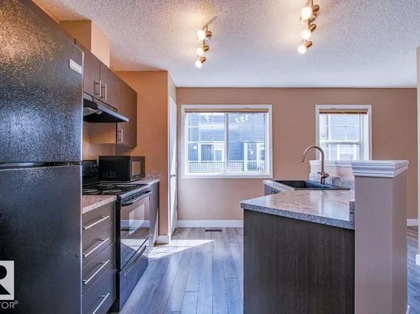 8304 11th Ave SW #15, Edmonton, AB T6X 1J8