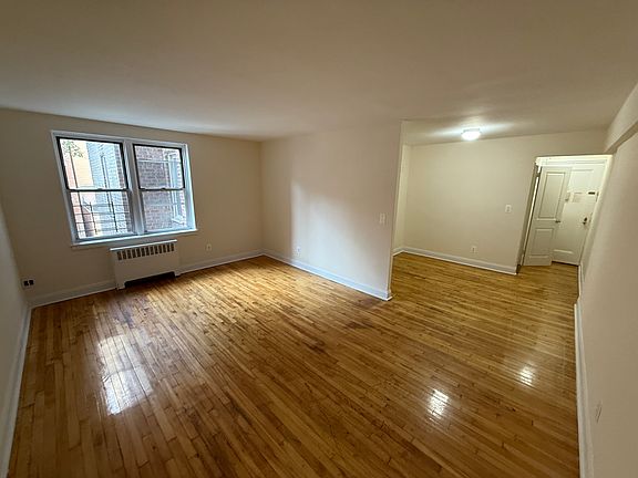 3rd image of 3715 Parsons Blvd APT 5E