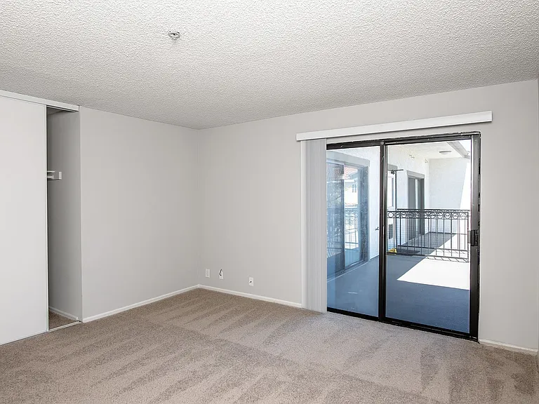 404 E Birch St — Photo 67