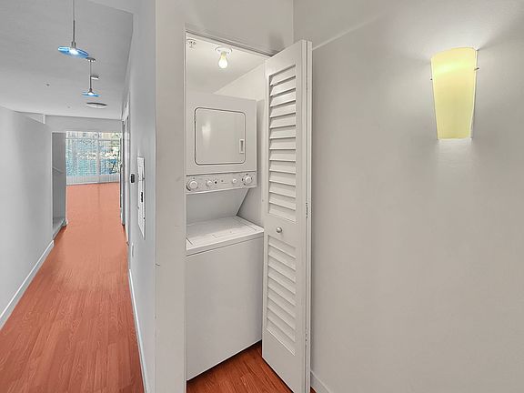 5th image of 889 Date St Unit 236
