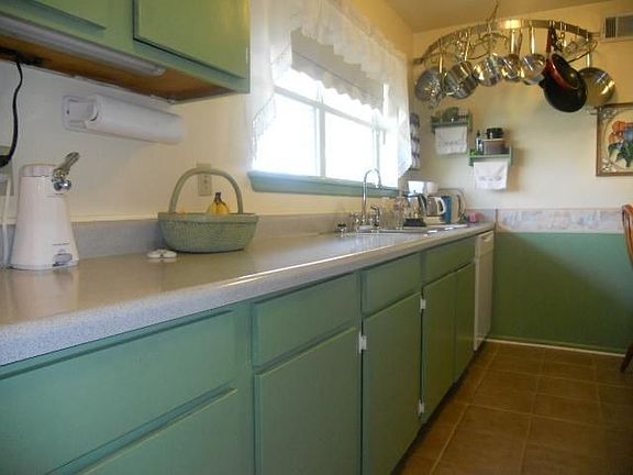 3rd image of 5040 Bennington Dr
