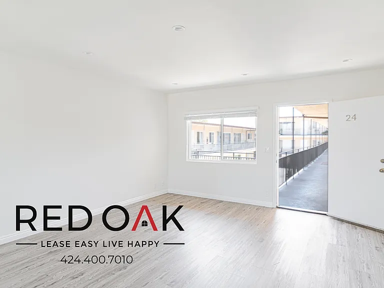 20414 Cohasset St #19 — Photo 3