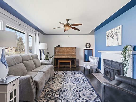 4th image of 1108 N Willow Rd