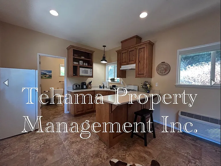 14807 Hilltop Dr — Photo 2