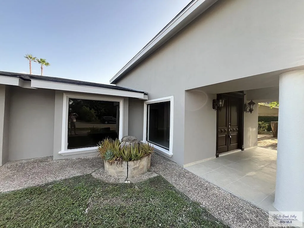 3 bed, 3.5 bath, 3307 sqft, $3,950 — Photo 3
