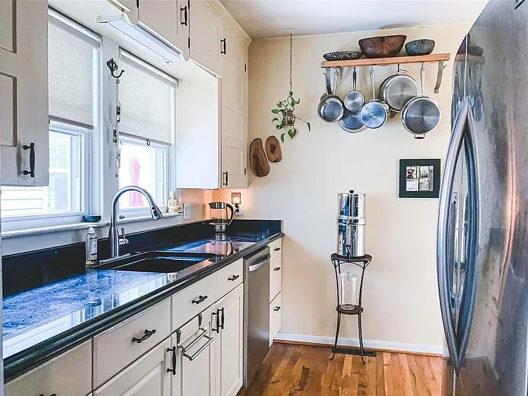 1208 Emmons Ave — Photo 11
