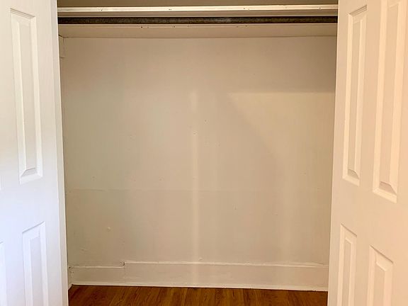 3rd image of 423 E Locust St APT 1