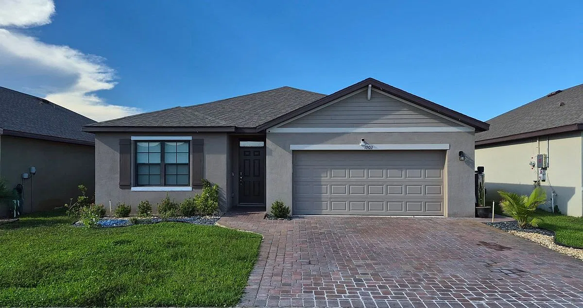 4 bed, 2.0 bath, 1828 sqft, $2,400 — Photo 1